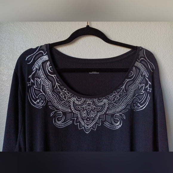 💜3/$25 Catherines 3X 26/28W Black and Silver Patterned Shirt - Picture 3 of 9
